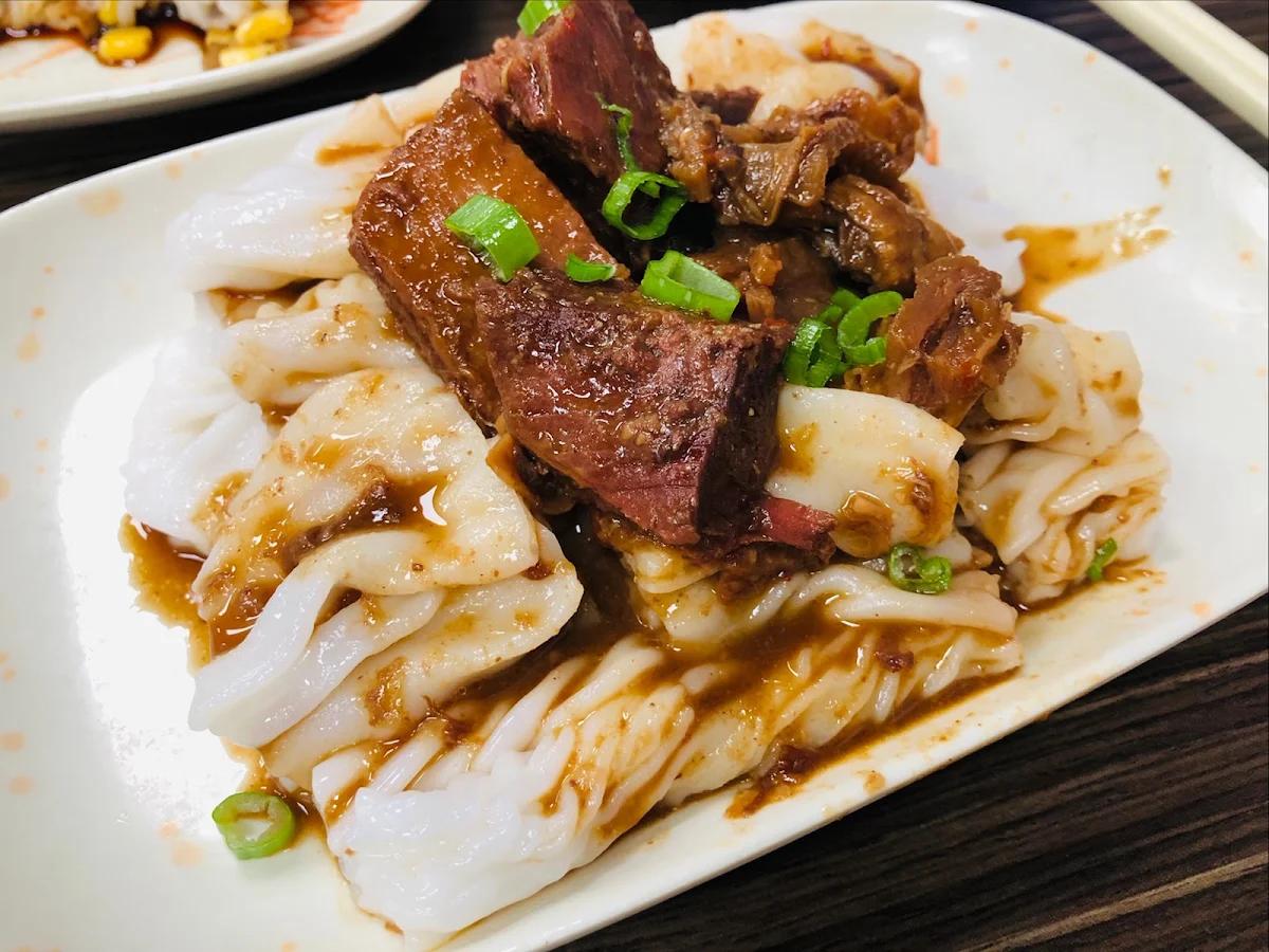 beef brisket rice noodle roll 牛腩肠粉, 知味煲仔饭 (Yonge) Good Taste Casserole Rice